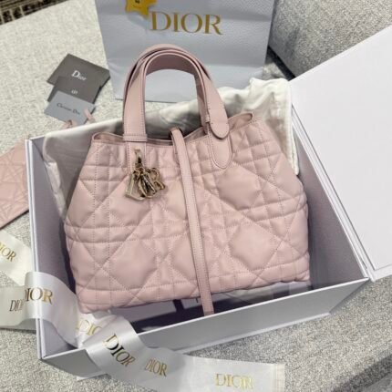 Dior- 𝗧𝗼𝘂𝗷𝗼𝘂𝗿𝘀-Pale pink